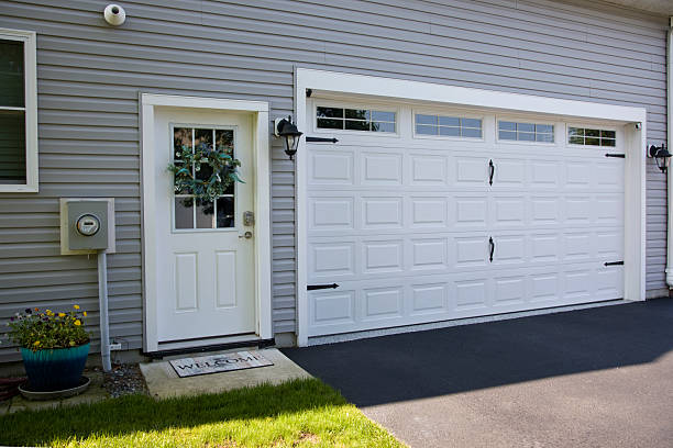 24/7 Emergency Garage Door Panel Replacement experts in Lincoln, MO